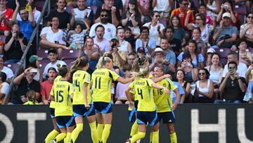 Las jugadoras de Suecia celebran el gol de Filippa Angeldahl