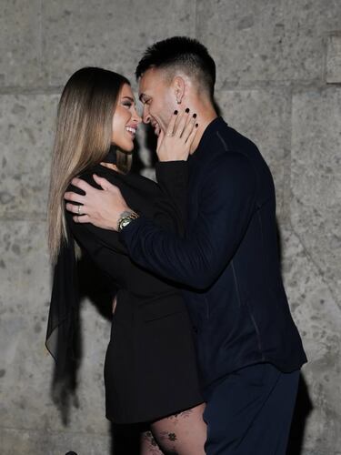 "Quién me cuida, me quiere y me respeta en todas mis facetas. No sos hombre de muchas palabras con los demás, pero para mí siempre tenes las justas para lograr que nunca me sienta sola en nada de lo que haga.
Te amo, no te das una idea cuanto, mi amor".