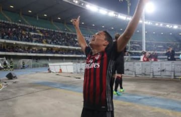 Un remate del colombiano que se desvió en Dainelli terminó en el tercer gol para el Milan.