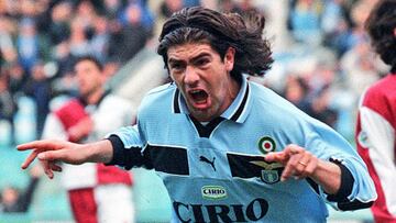 Marcelo Salas celebra un gol anotado por la Lazio.