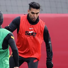 Fatih Terim piensa regresar al 4-3-3 para potenciar a Falcao