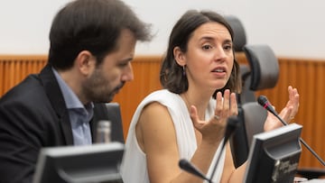 El diputado de Podemos Javier Sánchez Serna y la secretaria Política de Podemos y candidata a las elecciones europeas, Irene Montero, informan sobre la situación del mercado laboral en España, en el Congreso de los Diputados, a 30 de abril de 2024, en Madrid (España).
30 ABRIL 2024;MADRID;MERCADO LABORAL;CONGRESO DE LOS DIPUTADOS
Eduardo Parra / Europa Press
30/04/2024