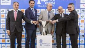 Elías Bendodo (Diputación); Francisco Javier Fernández (Consejería); Francisco de la Torre (alcalde); Eduardo García (presidente Unicaja) y Francisco Roca (presidente ACB).