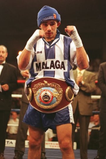 23 de abril de 1999. José Antonio López Bueno, con la camiseta del Málaga CF, venció a Rubén Sánchez por KO técnico en tres asaltos y se proclamó campeón del mundo del peso mosca versión WBO.