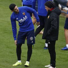 Marcelino reserva a Guedes y Gayà para el Young Boys