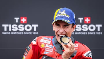 Marc Márquez celebra la victoria en la esprint de Alemania.