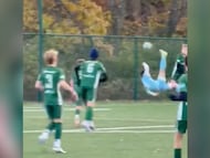 Es categoría 2013 y juega para el Sporting City de la MLS Next. Arrancó la jugada y luego la pidió en el área para hacer la acrobacia perfecta y festejar.