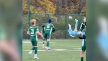 Es categoría 2013 y juega para el Sporting City de la MLS Next. Arrancó la jugada y luego la pidió en el área para hacer la acrobacia perfecta y festejar.