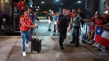 Alexis Sánchez llega a Nueva Jersey antes del duelo con Argentina y así reacciona la gente