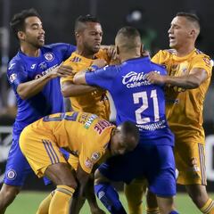 Se armaron los empujones; 'Cabecita' se enganchó con Carioca