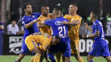 El momento de tensi&oacute;n se present&oacute; en la Leagues Cup, cuando Carioca cometi&oacute; falta sobre Orbel&iacute;n Pineda.