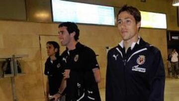 <b>EL SUBMARINO AMARILLO QUIERE SALIR A FLOTE EN EL HELIODORO. </b>La expedición del Villarreal, ayer a su llegada a la isla de Tenerife.