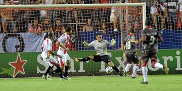 Lima anotó tres goles contra el Sevilla.