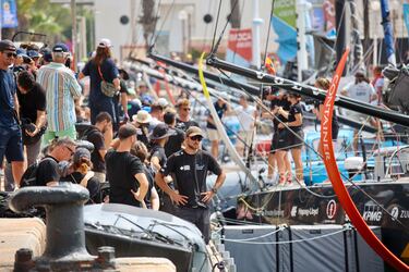 The Ocean Race Europa abandona Cartagena alentado por 75.000 personas