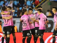 Futbol, Deportes Iquique vs Ohiggins
Fecha 24, Liga de primera 2025.
Los jugadores de Ohiggins celebran el triunfo contra Deportes Iquique tras un partido de la liga de primera disputado en el estadio Tierra de Campeones de Iquique, Chile.
17/10/2025
Keyla Larrea/Photosport
Football, Deportes Iquique vs Ohiggins
24th turn, 2025 First division league.
Ohiggins players celebrate after beating Deportes Iquique after a first division league match at the Tierra de Campeones stadium in Iquique, Chile.
17/10/2025
Keyla Larrea/Photosport