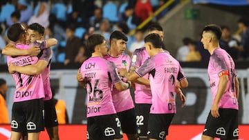 Futbol, Deportes Iquique vs Ohiggins
Fecha 24, Liga de primera 2025.
Los jugadores de Ohiggins celebran el triunfo contra Deportes Iquique tras un partido de la liga de primera disputado en el estadio Tierra de Campeones de Iquique, Chile.
17/10/2025
Keyla Larrea/Photosport
Football, Deportes Iquique vs Ohiggins
24th turn, 2025 First division league.
Ohiggins players celebrate after beating Deportes Iquique after a first division league match at the Tierra de Campeones stadium in Iquique, Chile.
17/10/2025
Keyla Larrea/Photosport