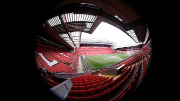 El estadio de Anfield albergará hoy el partido entre el City y el Liverpool, los dos favoritos para ganar la Premier League.