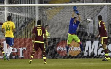 1-0. Thiago Silva anotó el primer tanto.