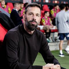 Ruud Van Nistelrooy logró cortar rachas invictas del Arsenal como jugador y entrenador
