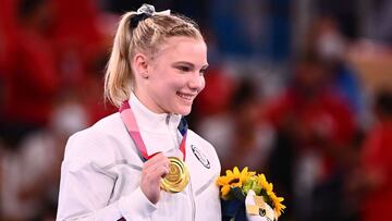 Jade Carey a&ntilde;adi&oacute; el tercer oro en Tokyo 2020 para la delegaci&oacute;n estadounidense de gimnasia art&iacute;stica al ganar la competencia del ejercicio de suelo.
