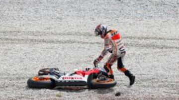 El campe&oacute;n de Moto2 sufri&oacute; en Sepang su primer susto a lomos de una MotoGP. Perdi&oacute; el control de su Honda RC213V tras una ca&iacute;da sin consecuencias.