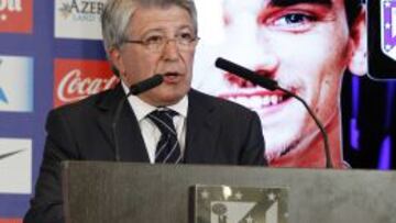 Enrique Cerezo, en la presentaci&oacute;n de Griezmann.