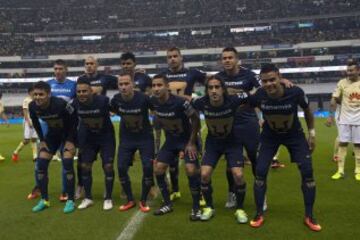 Así se vivió tanto en la cancha como en la cancha la rivalidad entre Águilas y Pumas la noche del sábado en el Azteca.