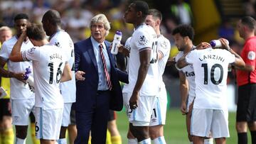 Pellegrini y el West Ham tras lograr su primera victoria.