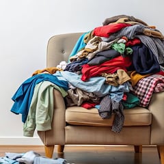 Si dejas la ropa tirada encima de la silla, la psicología dice que probablemente tienes estos 5 rasgos comunes