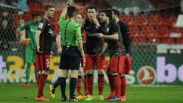 Laporte vio la cartulina roja ante el Sporting.