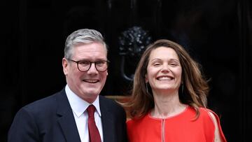 British Prime Minister Keir Starmer and his wife Victoria Starmer stand outside Downing Street 10,  following the results of the election, in London, Britain, July 5, 2024. REUTERS/Claudia Greco