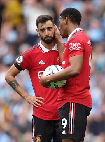 Anthony Martial y Bruno Fernandes.