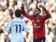Manchester United's Brazilian striker #10 Matheus Cunha celebrates scoring their first goal to equalise 1-1 during the English Premier League football match between Leeds United and Manchester United at Elland Road in Leeds, northern England on January 4, 2026. (Photo by Darren Staples / AFP) / RESTRICTED TO EDITORIAL USE. No use with unauthorized audio, video, data, fixture lists, club/league logos or 'live' services. Online in-match use limited to 120 images. An additional 40 images may be used in extra time. No video emulation. Social media in-match use limited to 120 images. An additional 40 images may be used in extra time. No use in betting publications, games or single club/league/player publications. /