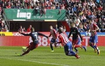 Griezmann con el balón. 