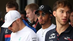 Hamilton, entre Bottas y Gasly, en el GP de Brasil 2019.