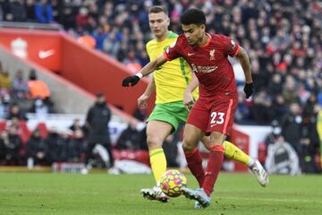 El extremo colombiano Luis Díaz anotó el tercer gol de la victoria de Liverpool 3-1 ante Norwich por la jornada 26 de la Premier League en Anfield.