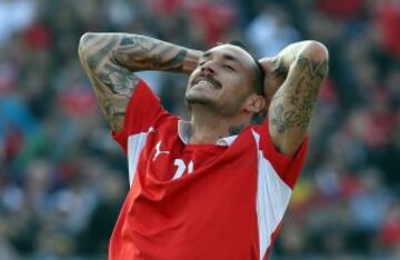 Futbol, Chile vs Colombia
Eliminatorias para el Mundial Brasil 2014.
El  jugador de la selecciÃ³n de Chile Mauricio Pinilla se lamenta luego de fallar una ocasiÃ³n de gol contra la selecciÃ³n de Colombia durante el partido por las eliminatorias para el Mundial Brasil 2014 jugado en el estadio Monumental.