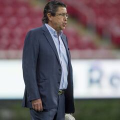 Luis Fernando Tena está fuera de Chivas