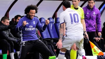 Marcelo y James Rodríguez celebran un gol en el Real Madrid