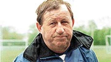 <B>EXPERIENCIA.</B> Guy Roux es toda una institución en la Liga francesa.