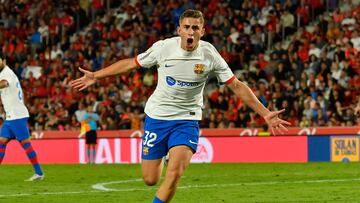 El centrocampista del FC Barcelona Fermín López celebra un gol.