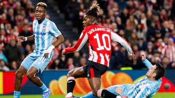 BILBAO, 30/01/2025.- El delantero del Athletic Nico Williams (c) anota ante el Viktoria Plzen, durante el partido de la Liga Europa de fútbol que Athletic Club y Viktoria Plzen disputan hoy jueves en el estadio de San Mamés, en Bilbao. EFE/ Miguel Tona