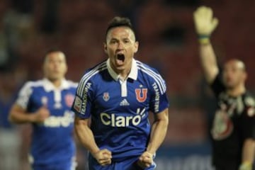 Gustavo Canales: 15 goles por la U (9 Clausura y 6 Apertura).