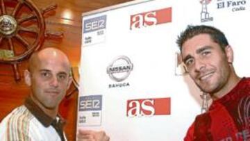 <b>PULSO. </b>Velázquez y Enrique, no hace mucho compañeros y ahora rivales, se reencontraron en la Tertulia de 'El Faro'.