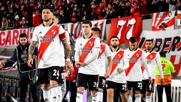 BUENOS AIRES, ARGENTINA - JUNE 25: Players of River Plate gets into the pitch before a match between River Plate and Lanus as part of Liga Profesional 2022 at Estadio Monumental Antonio Vespucio Liberti on June 25, 2022 in Buenos Aires, Argentina. (Photo by Marcelo Endelli/Getty Images)