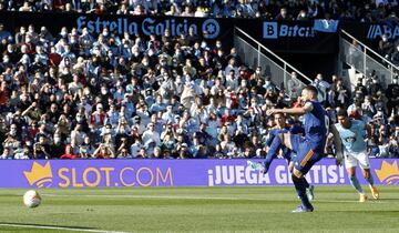 Benzema marca el 0-1 de penalti. 