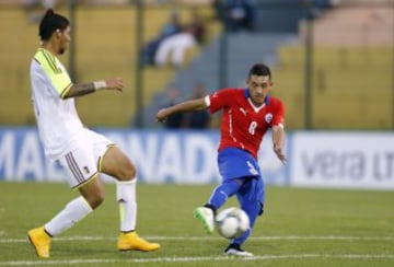 Rodrigo Echeverría y Cristián Cuevas anotaron para un 2-0 que pone en la disputa a Chile.