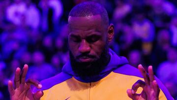 LeBron James, alero de Los Angeles Lakers, antes del partido frente a los Raptors en Toronto.