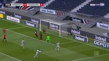 De categoría: golazo de tacón y caño en un mano a mano del tapado de la Bundesliga