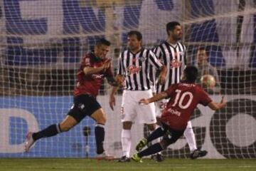 Mark González celebra el gol anotado a Libertad de Paraguay